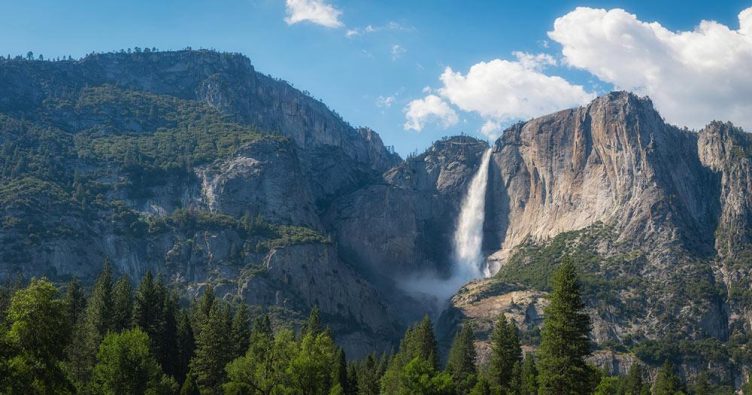 Yosemite-Nationalpark - Upper Falls bei Reise und Urlaubsziele