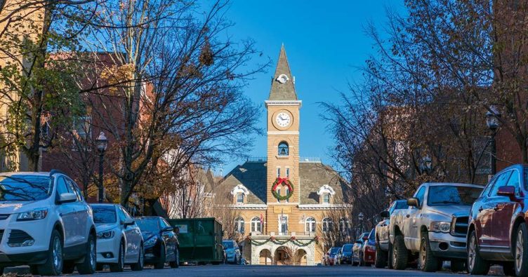 Fayetteville - Allee bei Reise und Urlaubsziele