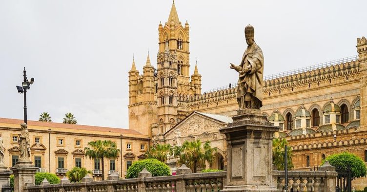 Kathedrale von Palma - Panoramablick bei Reise und Urlaubsziele