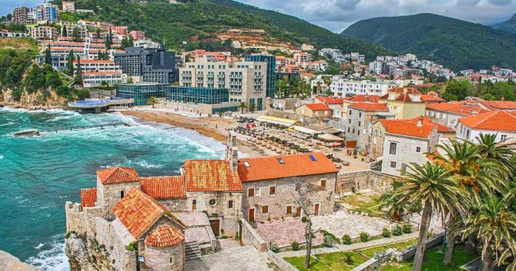 Budva - Hafen bei Reise und Urlaubsziele