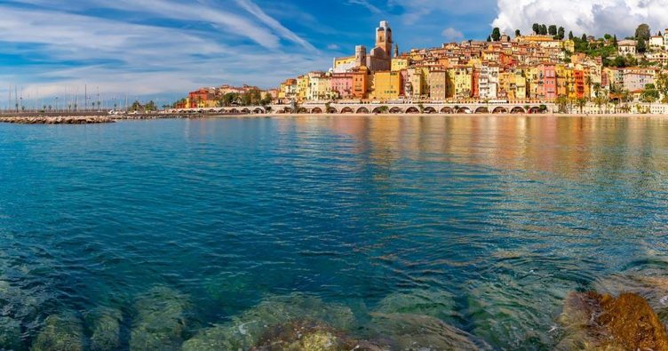 Menton / Altstadt Menton, French Riviera bei Reise und Urlaubsziele