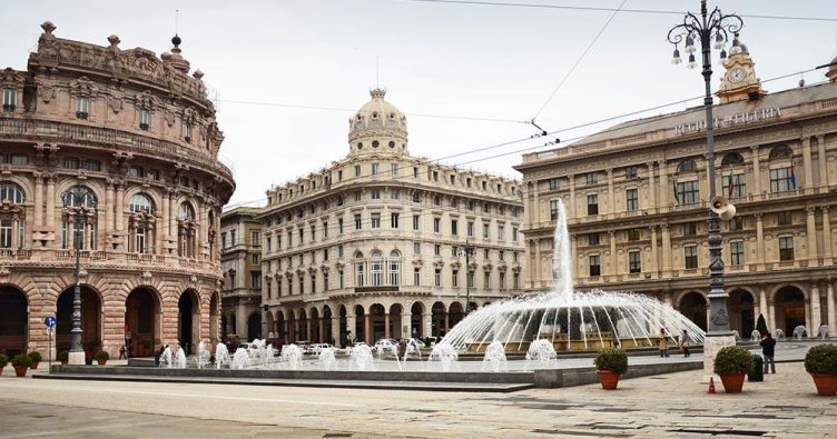 Genua - Panoramablick über Genua bei Reise und Urlaubsziele