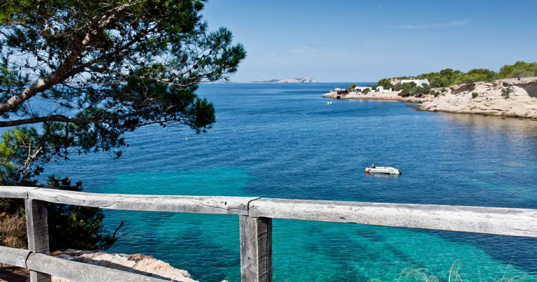 Ibiza - Blick auf malerische Bucht