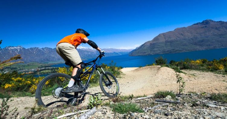 Queenstown - Nächtliche Skyline bei Reise und Urlaubsziele