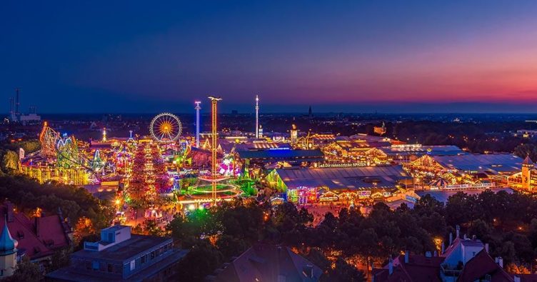 Oktoberfest - Nächtliches Leuchten bei Reise und Urlaubsziele
