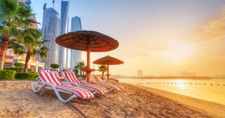 Abu Dhabi - Blick auf den Strand und das Meer