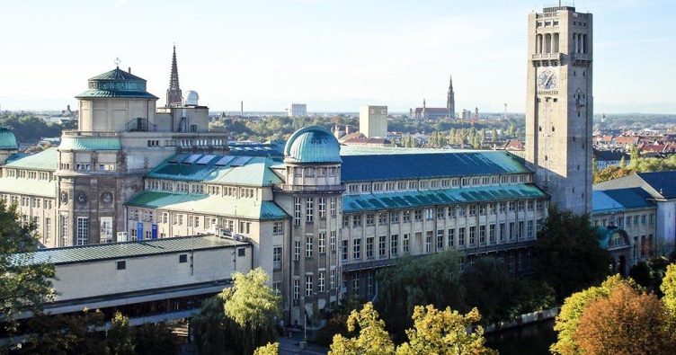 Deutsches Museum - mit Skyline von München bei Reise und Urlaubsziele