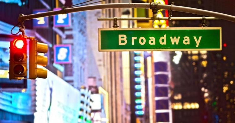 Broadway-Shows - Straßenschild bei Reise und Urlaubsziele